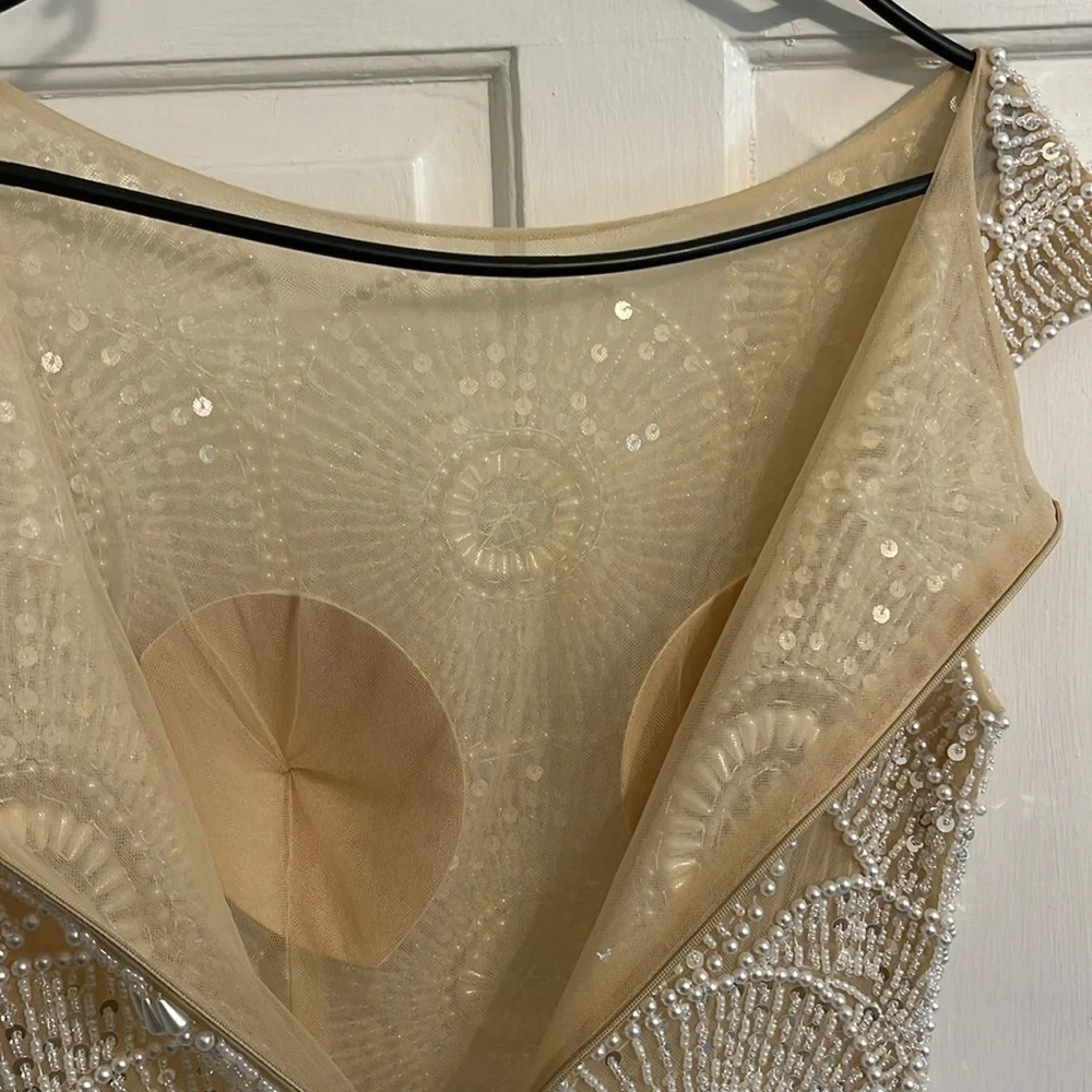 Wedding dress, never worn! - Picture 9 of 9